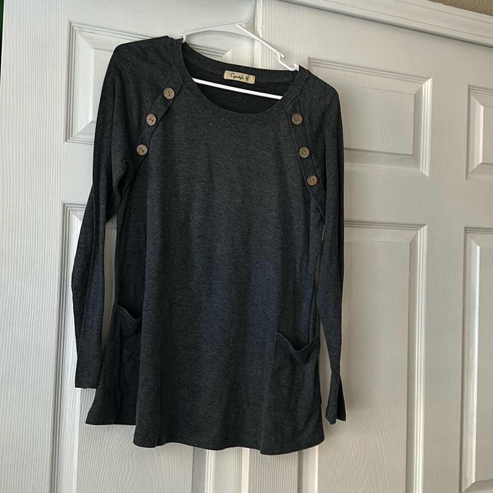 Long sleeve gray baby doll shirt. Size medium
